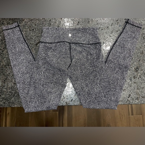 Lululemon Wunder Under III 28” - Picture 2 of 7